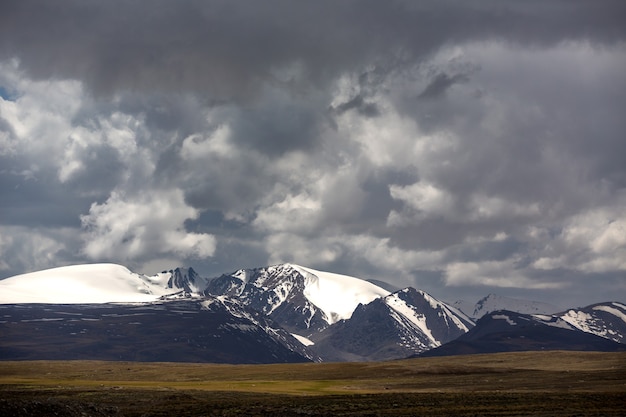 Montañas nevadas