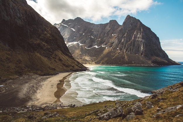 Montañas y paisajes de Noruega en las islas Lofoten Paisaje escandinavo natural