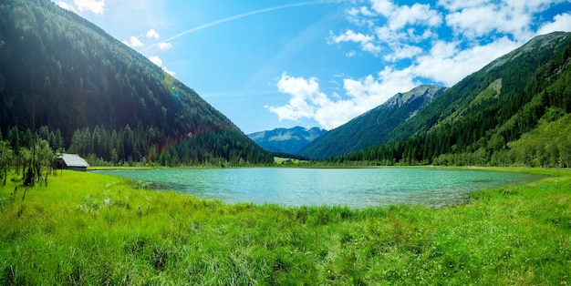 Montañas en el parque nacional Hohe Tauern en Alpes en Austria superficies