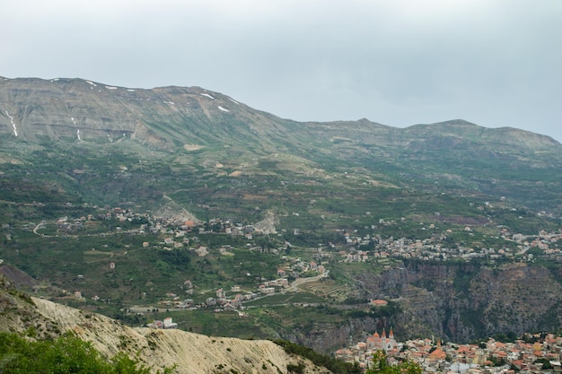 Montañas del pico del líbano nieve vasto paisaje oriente medio