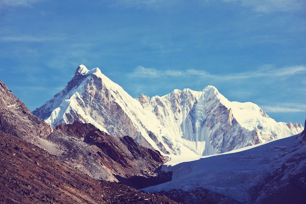 Foto montañas en la región de sagarmatha, himalaya