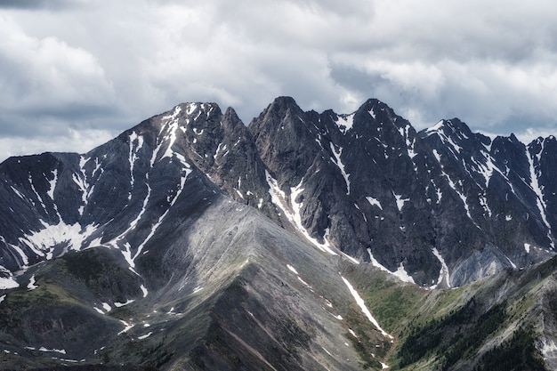 Montañas rocosas en colorado con nieve