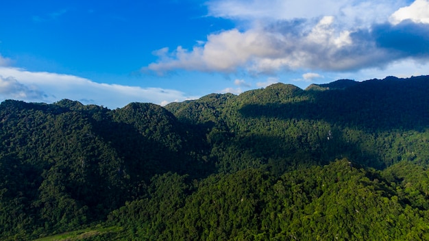 Montañas de la selva tropical en Aceh