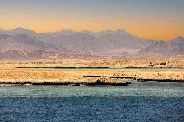 montañas del sinaí en la riviera del mar rojo amanecer increíble montaña del sinaí egipto hermoso paisaje desértico