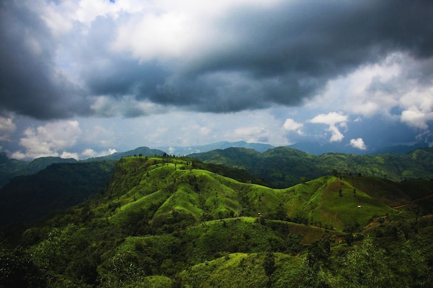 Las montañas son donde el cielo se encuentra con la tierra.