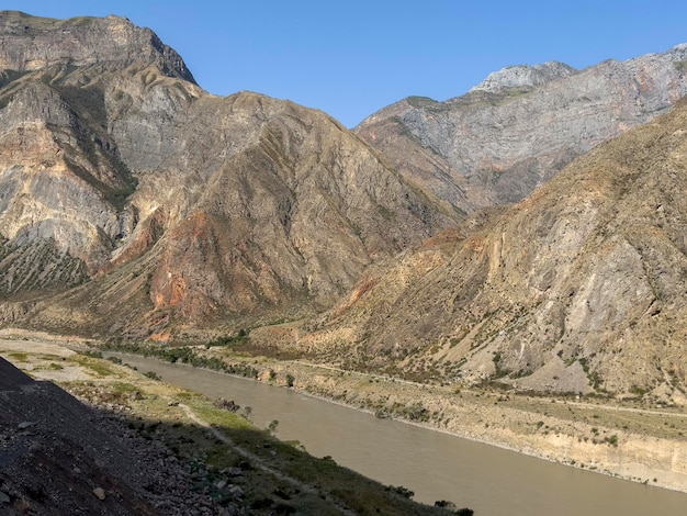 Las montañas en suelo afgano