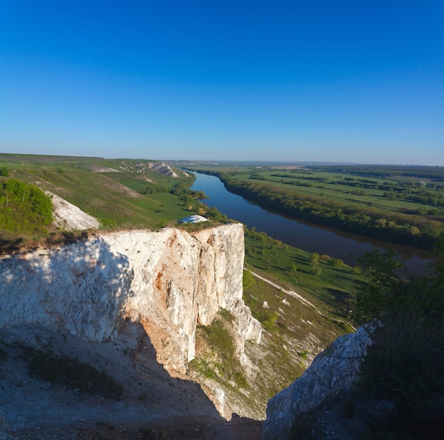 Montañas de tiza a orillas del río Don en Rusia central