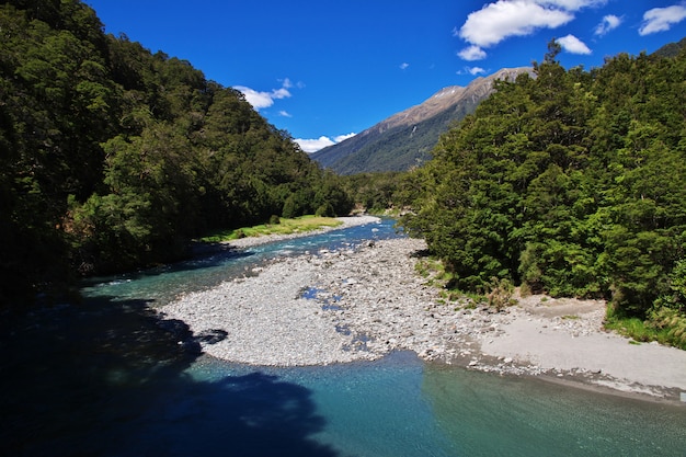 Las montañas y el valle de la isla sur, Nueva Zelanda