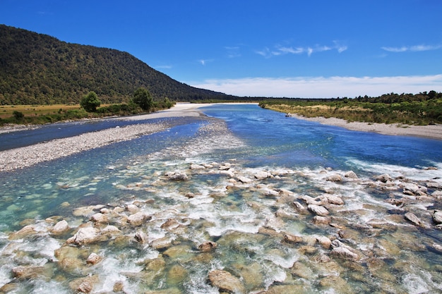 Las montañas y el valle de la isla sur, Nueva Zelanda