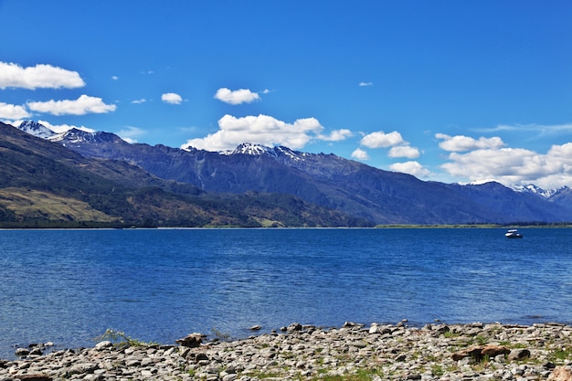 Las montañas y el valle de la isla sur, Nueva Zelanda