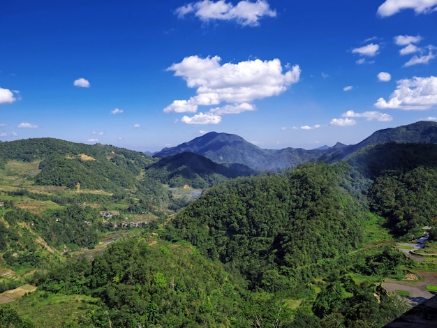 Montañas y valles en Banaue, Filipinas