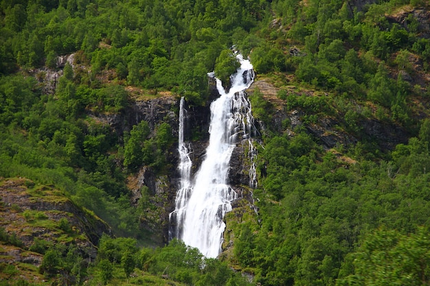 Montañas y valles a lo largo de Flamsbana, The Flam Railway, Noruega