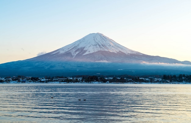 Montanha Fuji San no lago Kawaguchiko.