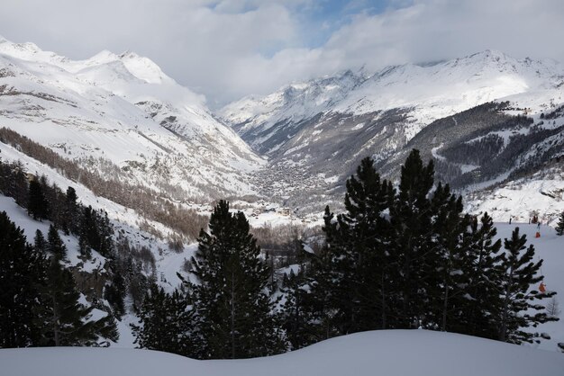 montanha Matterhorn Zermatt Suíça com neve fresca num lindo dia de inverno