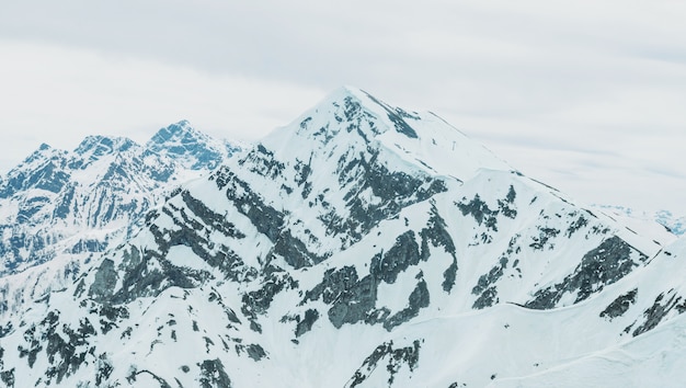 Foto montanha na neve
