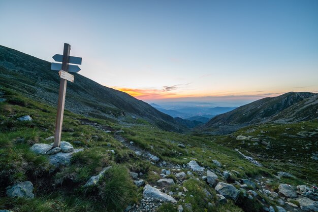 Montanhas Alpes no pôr do sol