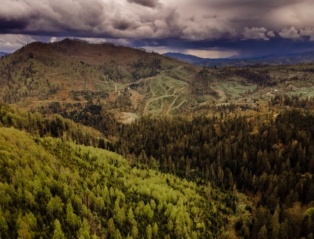 Montanhas atmosféricas. paisagem bonita