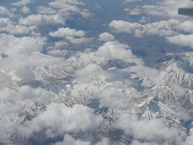 Montanhas caucasianas a vista do avião