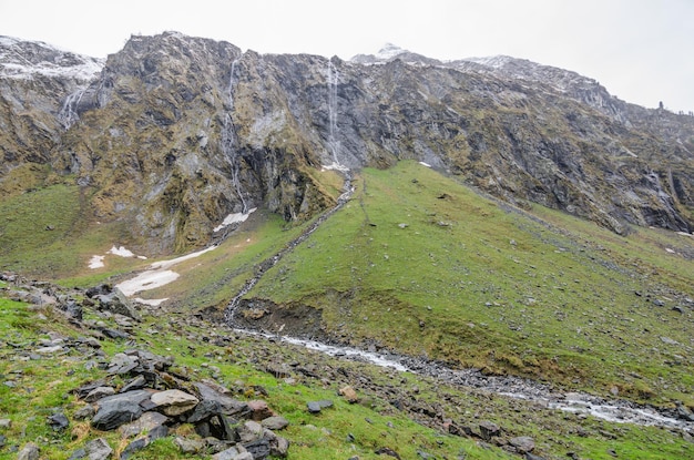 Montanhas com água