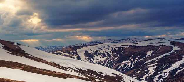 Montanhas com neve