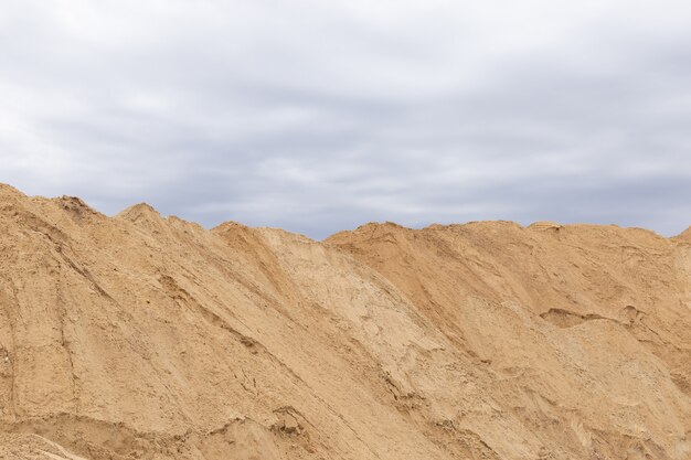 Foto montanhas de areia contra o céu azul