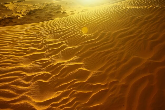 Foto montanhas de areia no deserto