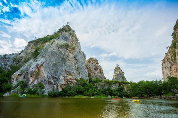 montanhas de calcário; suspensões de ar naturais