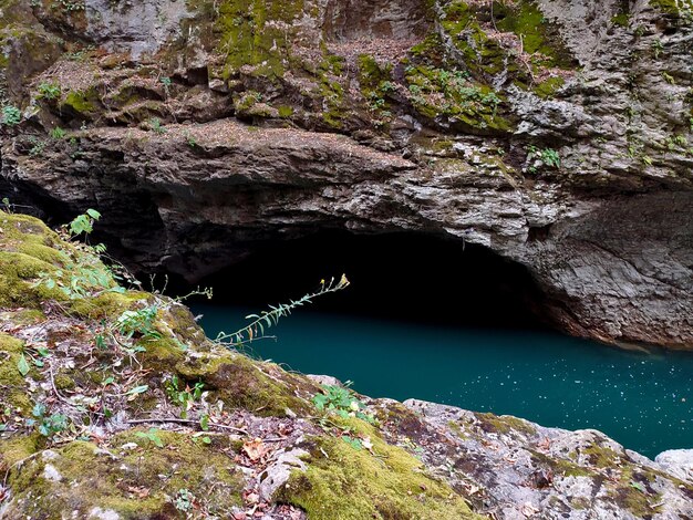 Foto montanhas, desfiladeiros, rios, florestas, árvores, rochas, crateras, paisagens, plataforma de observação panorâmica