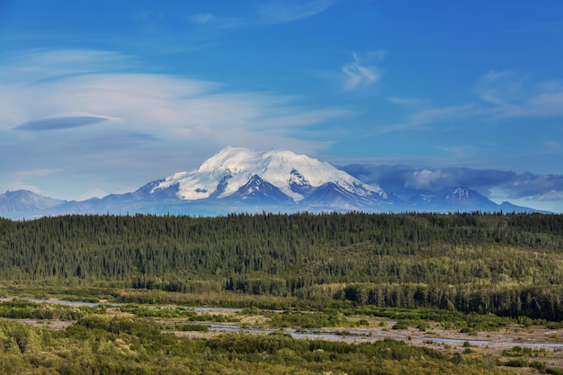 Montanhas do Alasca no verão