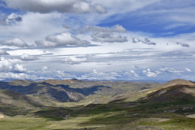 Montanhas dos Andes centrais do Peru