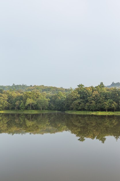 Montanhas e reservatórios