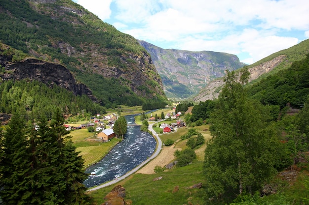 Montanhas e vales ao longo de Flamsbana The Flam Railway Norway