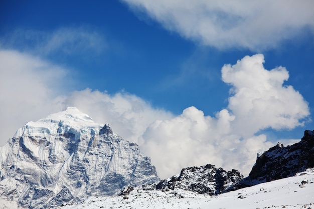 Montanhas na região de Sagarmatha, Himalaia