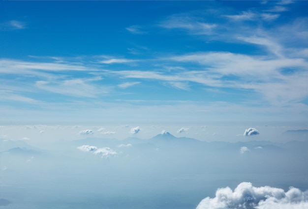 Montanhas nas nuvens Kodaikanal Tamil Nadu