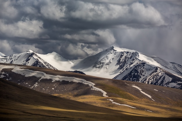 Montanhas nevadas