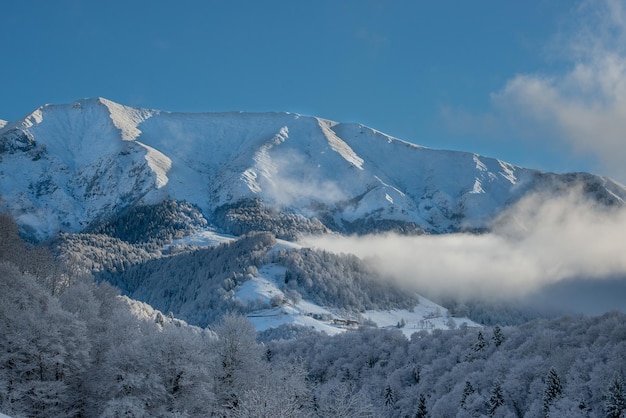 montanhas nevadas