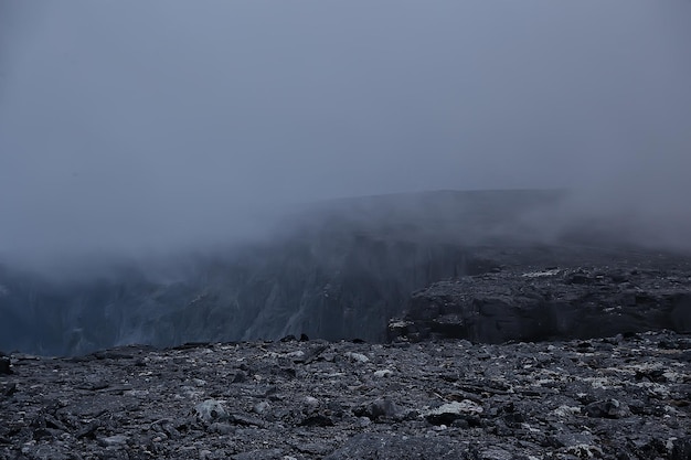 montanhas rochas pedras nevoeiro paisagem, minimalismo de fundo