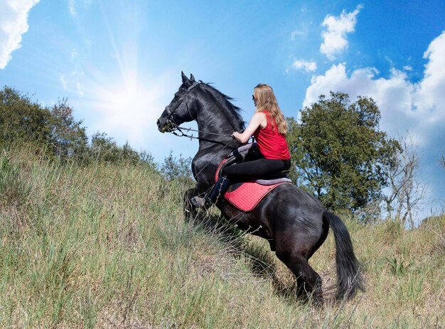 montar a caballo y caballo