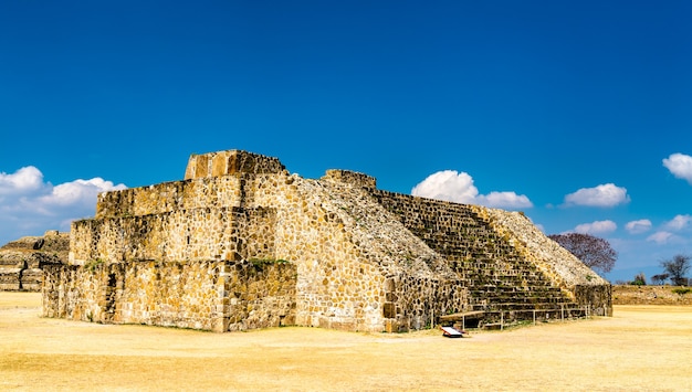 Monte Alban, um grande sítio arqueológico pré-colombiano perto de Oaxaca. Patrimônio mundial da UNESCO no México