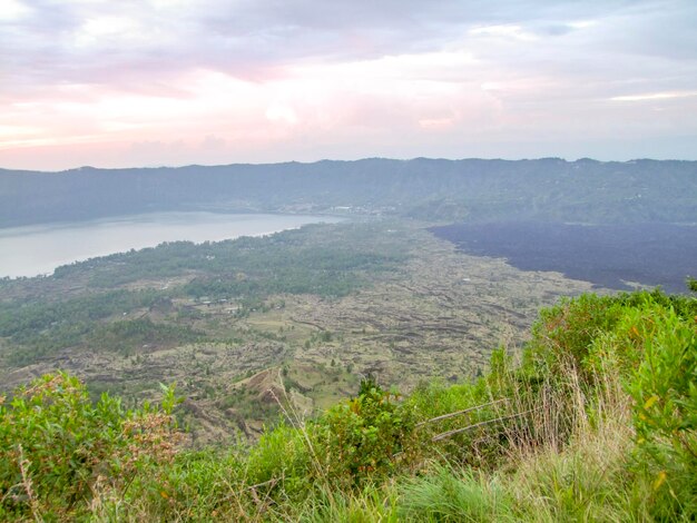 El monte Batur en Indonesia