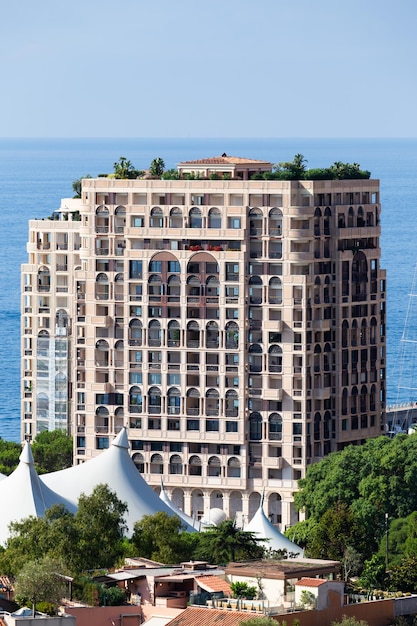 Monte Carlo Mônaco, agosto de 2022, detalhe do edifício residencial de luxo