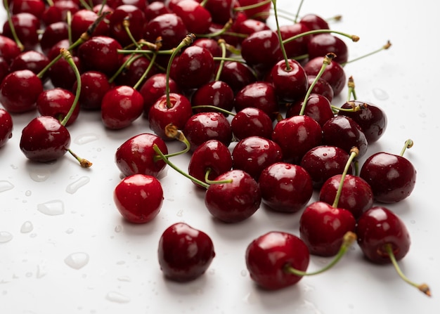 monte de cerejas doces orgânicas frescas no fundo conceito de alimentação limpa saudável nutritivo