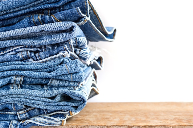 monte de jeans azul jean textura é a moda clássica de índigo, conceito de moda