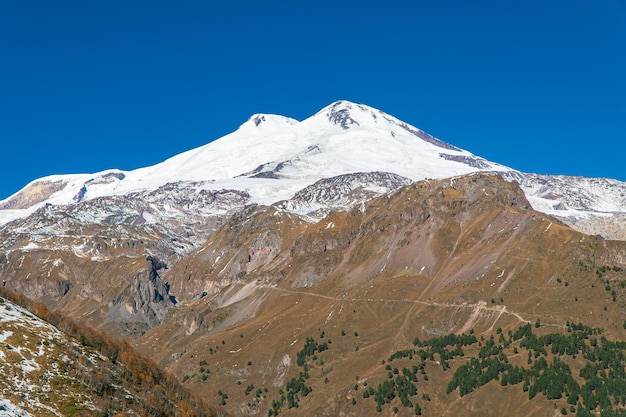 Foto el monte elbrus visto desde el monte cheget