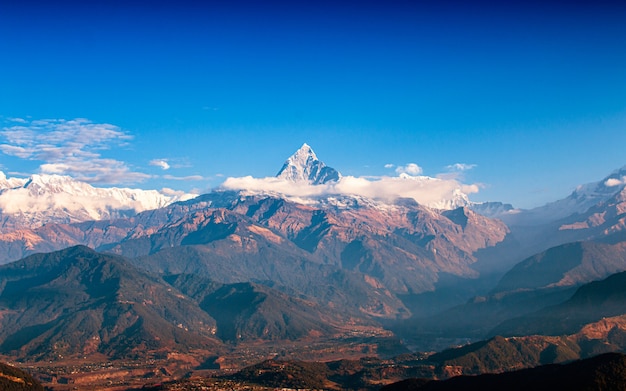 Monte Fishtail y valle en Pokhara, Nepal