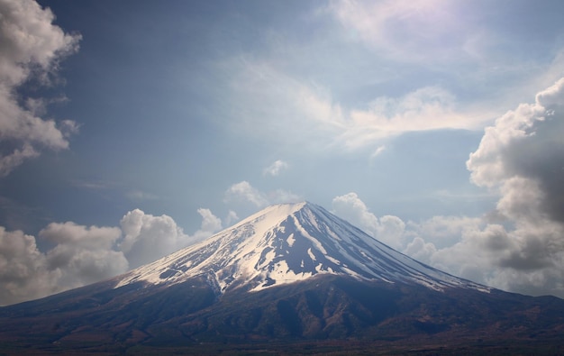 Monte fuji na manhã de bom tempoatrações naturais famosas do japão