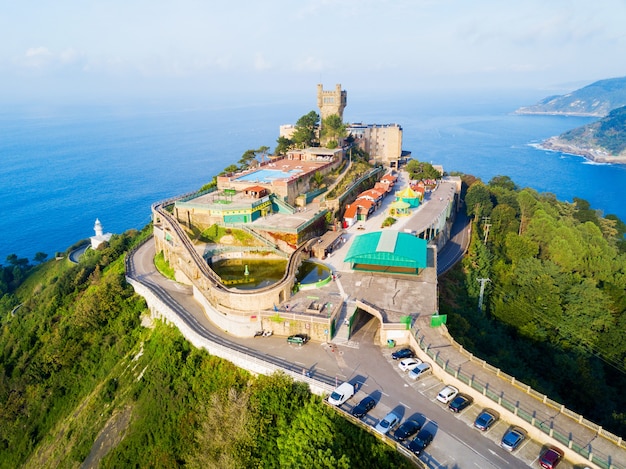 Monte Igueldo-Turm, Aussichtspunkt und Vergnügungspark auf dem Monte Igueldo-Berg in San Sebastian oder Donostia-Stadt in Spanien