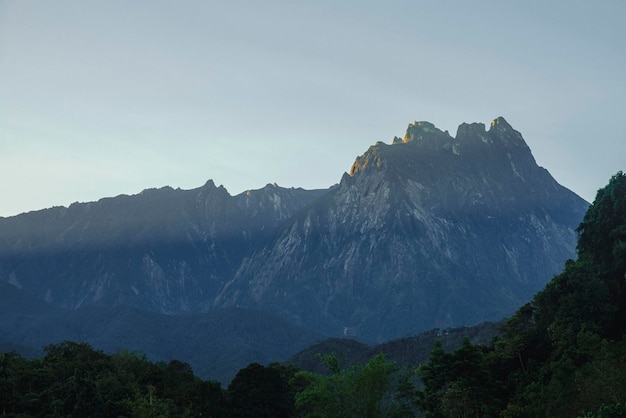 Monte Kinabalu en plano general