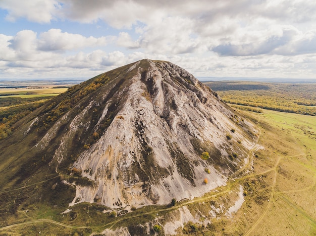 Monte Shihan Toratau cerca de la ciudad de Ishimbai