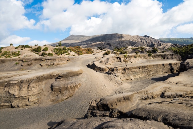 Monte vulcões de Bromo no parque nacional de Bromo Tengger Semeru, East Java, Indonésia.